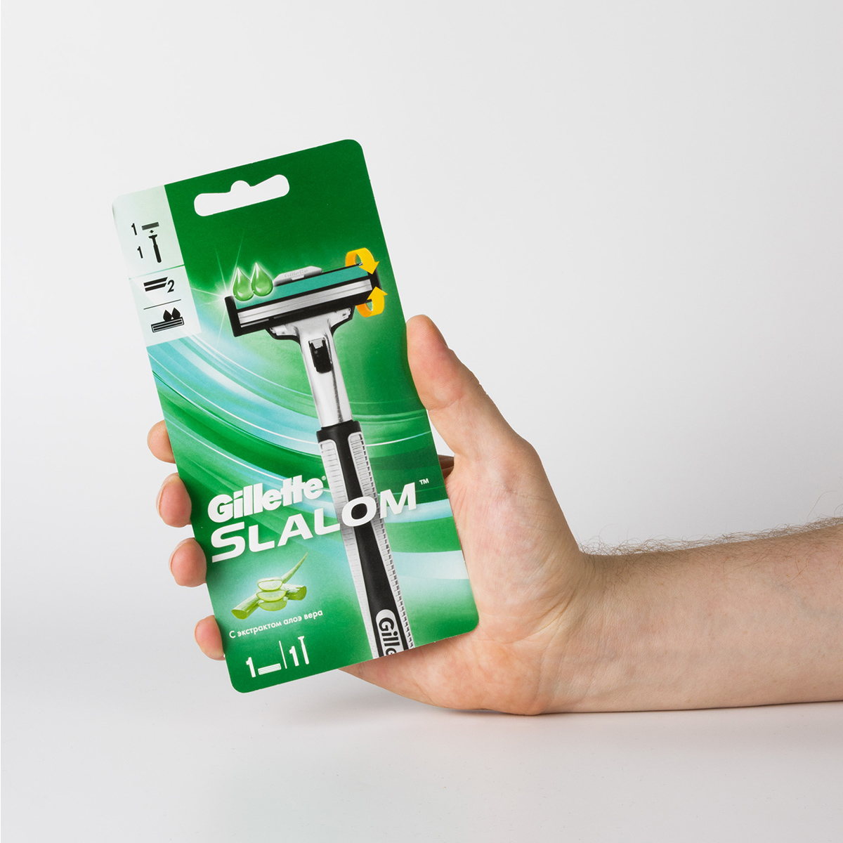 Станок для бритья Slalom + 1 сменная кассета от Gillette + 4